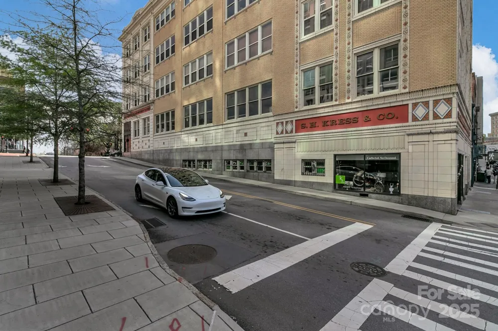 59 College Street #402 Asheville, NC 28801