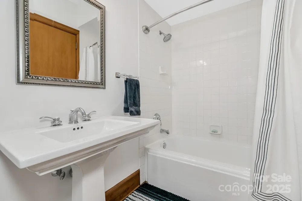 59 College Street #402 Asheville, NC 28801