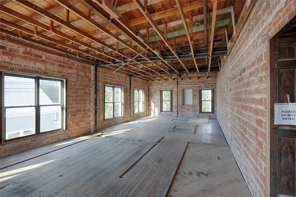 607 Lyons Avenue Schulenburg, TX 78956