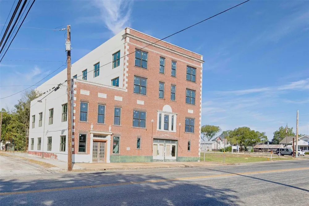 607 Lyons Avenue Schulenburg, TX 78956