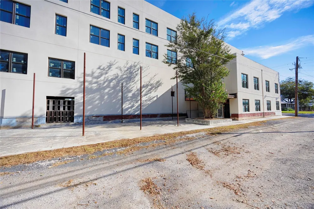607 Lyons Avenue Schulenburg, TX 78956