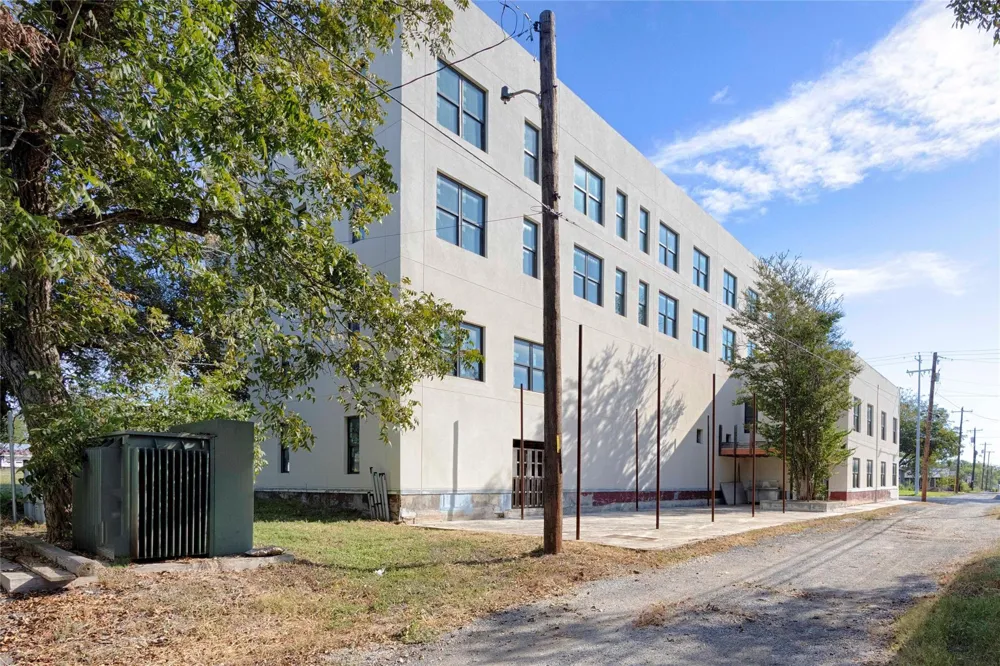 607 Lyons Avenue Schulenburg, TX 78956