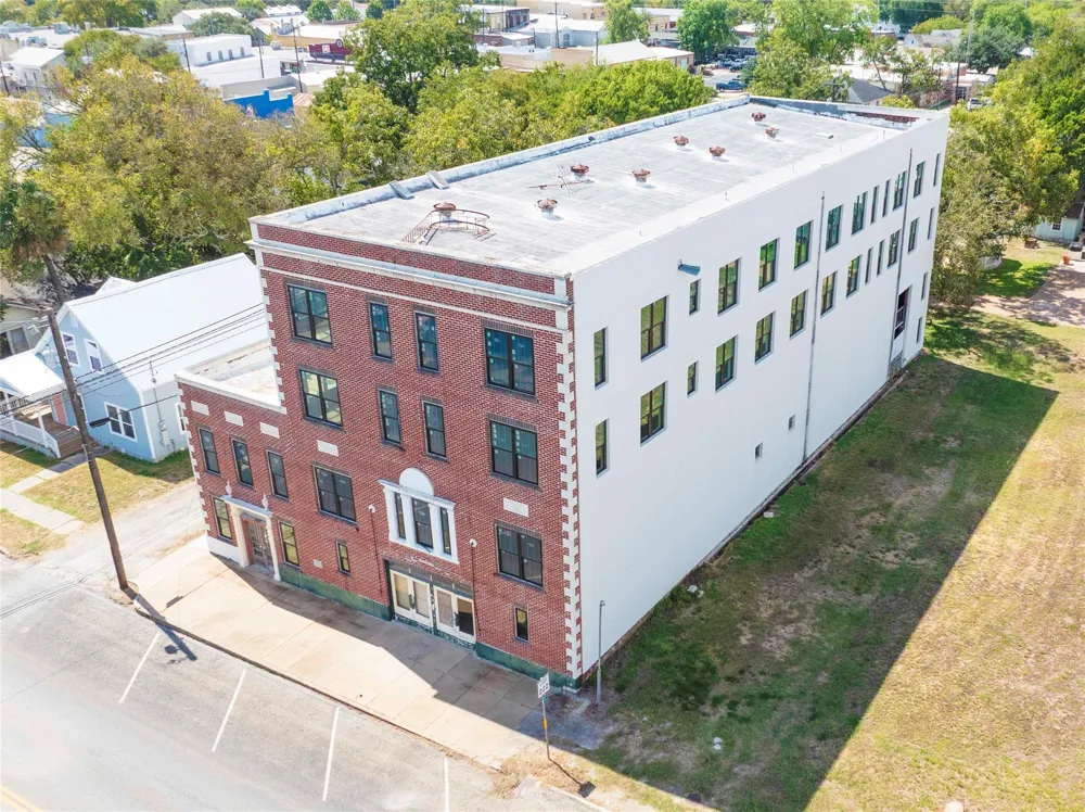 607 Lyons Avenue Schulenburg, TX 78956