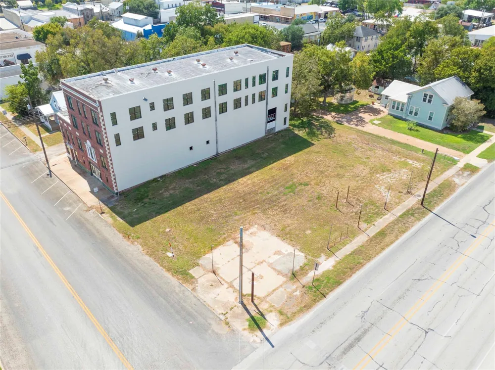 607 Lyons Avenue Schulenburg, TX 78956
