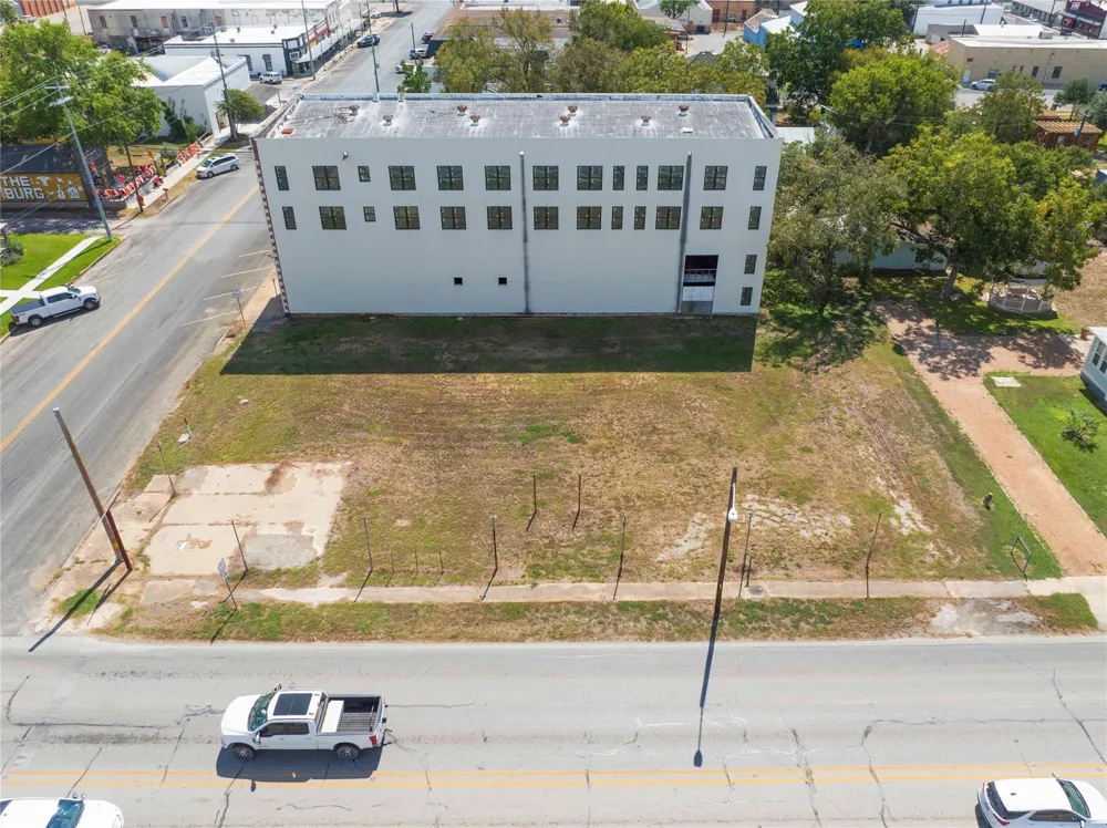 607 Lyons Avenue Schulenburg, TX 78956