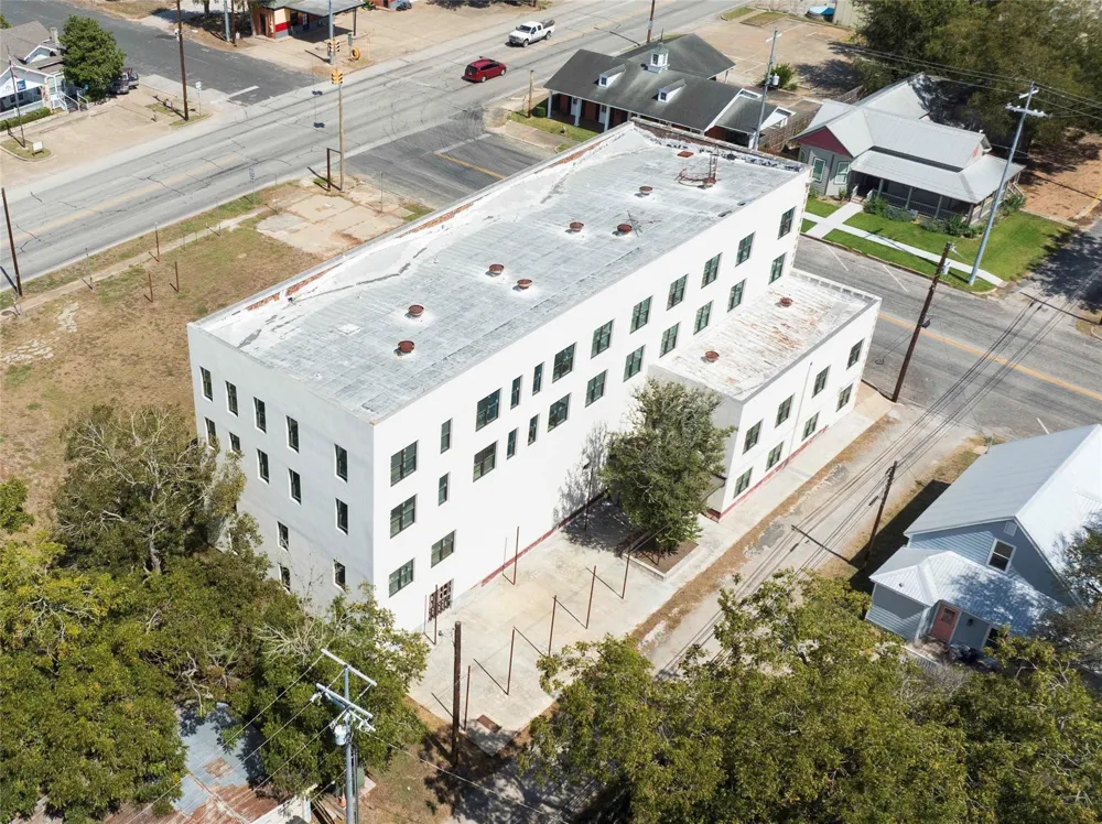607 Lyons Avenue Schulenburg, TX 78956