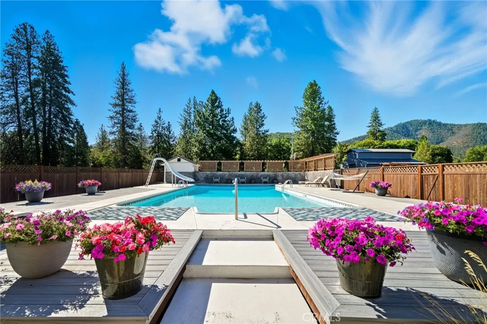 1121 Oak Valley Drive Yreka, CA 96097