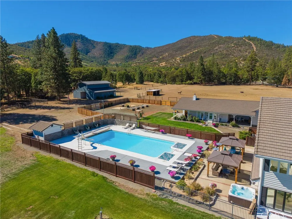 1121 Oak Valley Drive Yreka, CA 96097