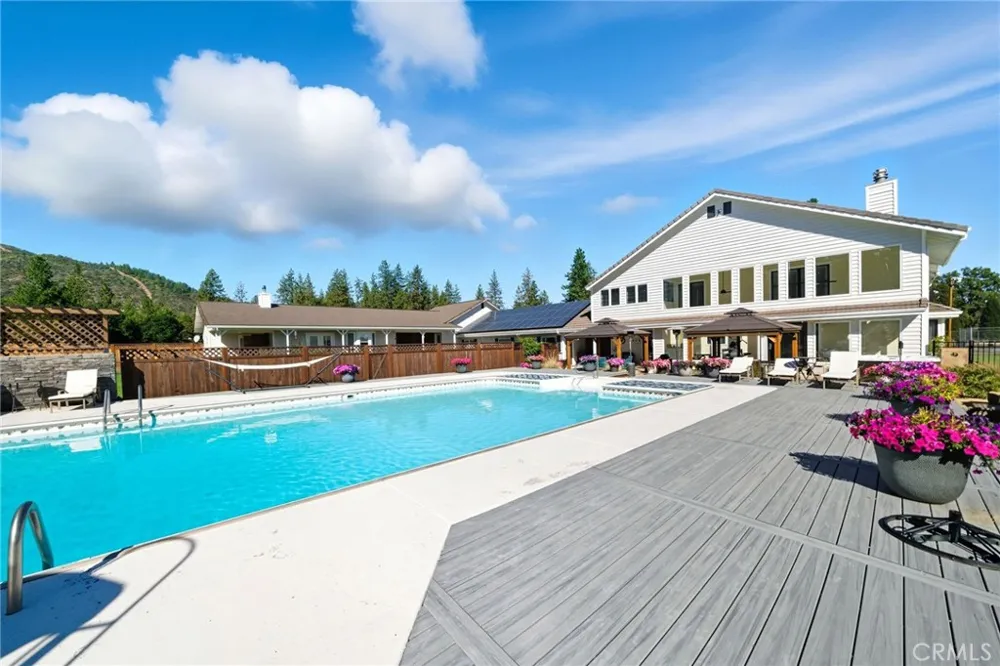 1121 Oak Valley Drive Yreka, CA 96097