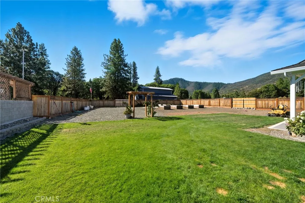 1121 Oak Valley Drive Yreka, CA 96097