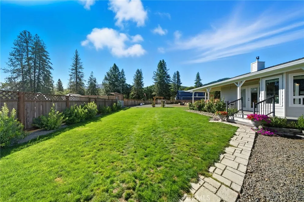 1121 Oak Valley Drive Yreka, CA 96097