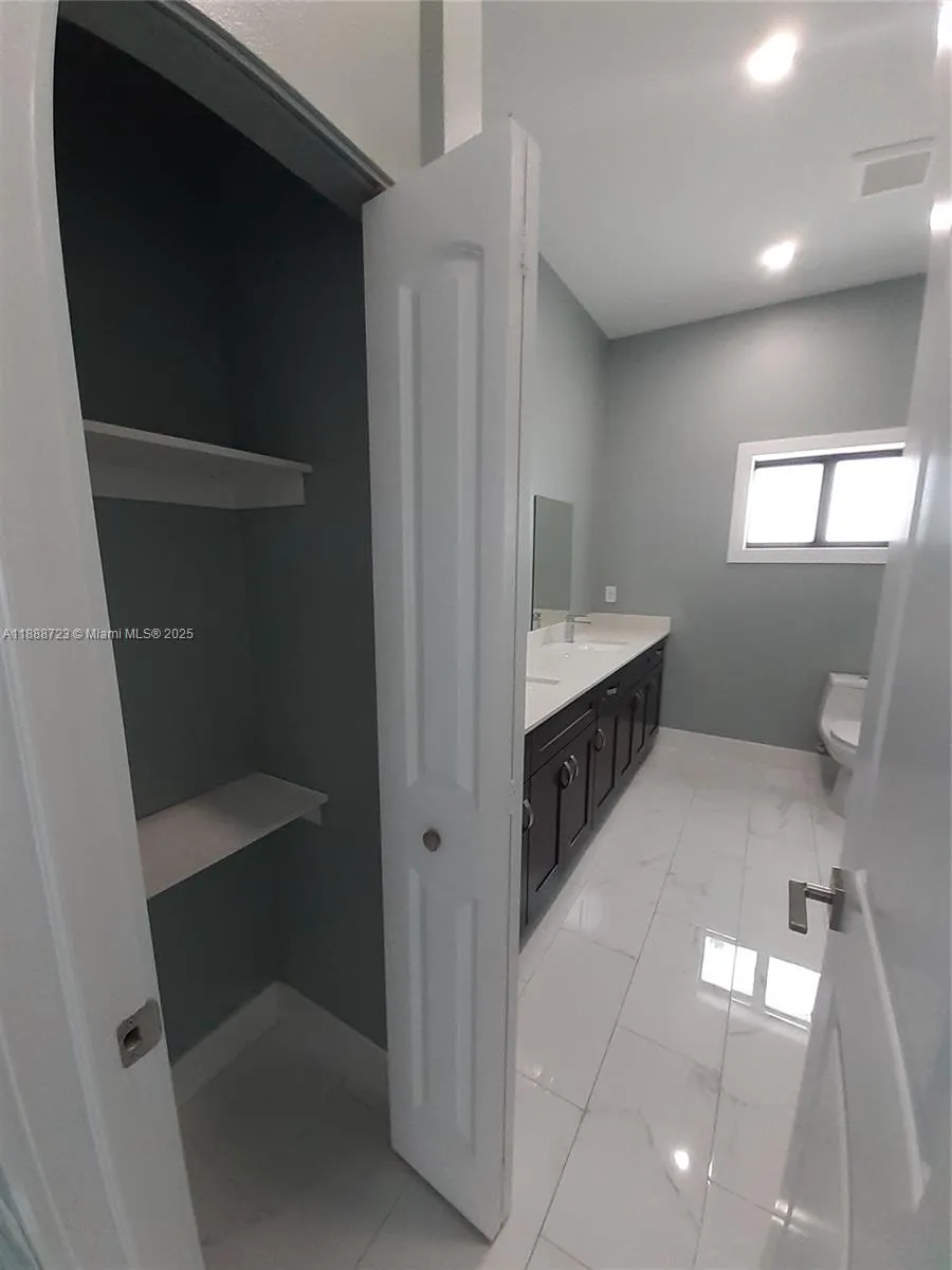 23 Jenny Ln Key Largo, FL 33037
