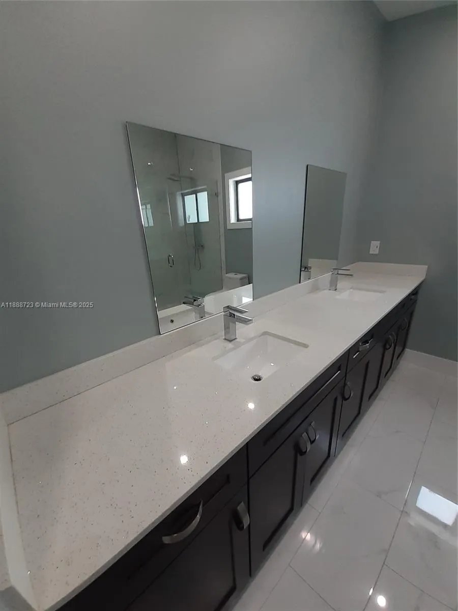 23 Jenny Ln Key Largo, FL 33037