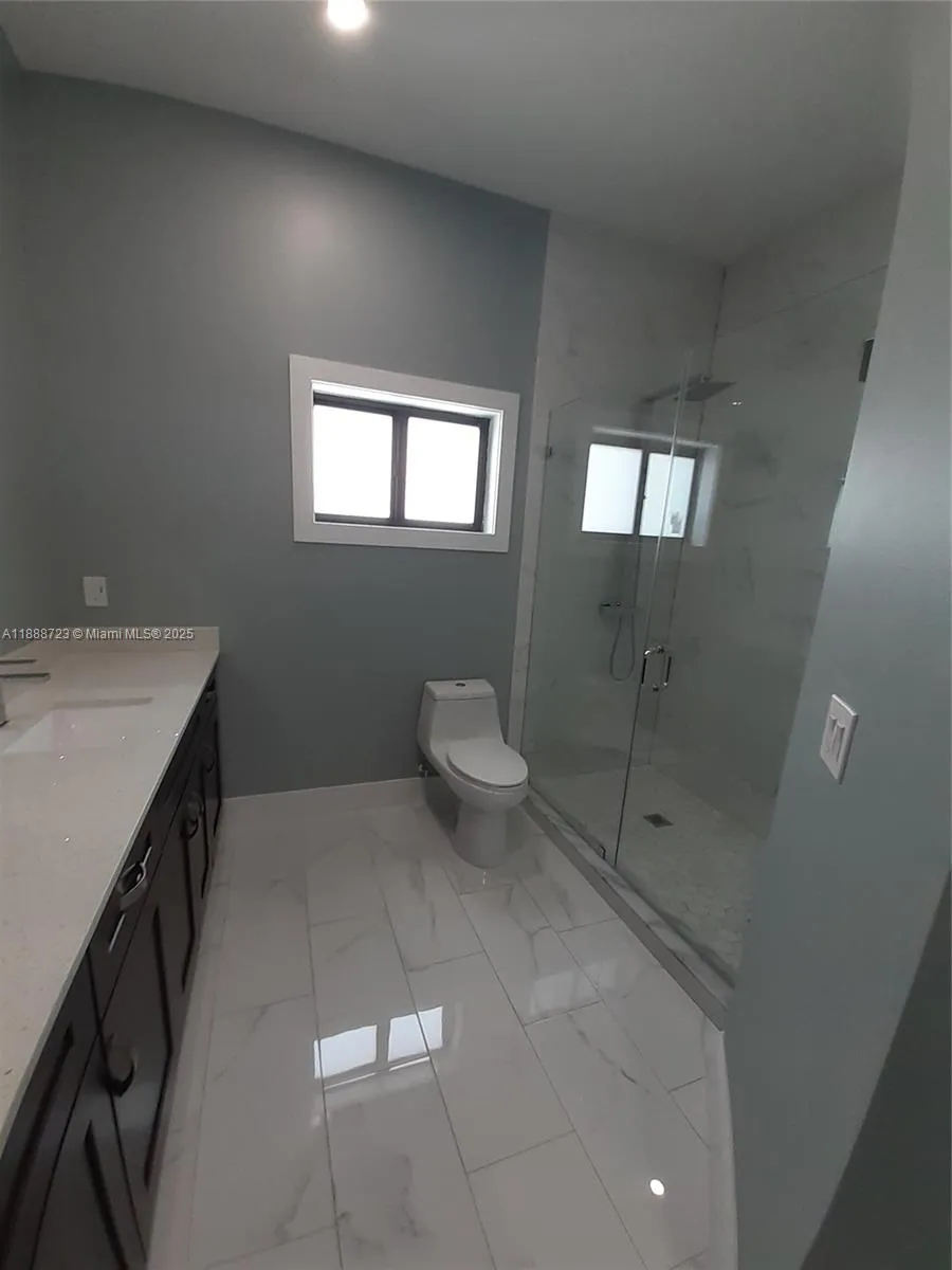 23 Jenny Ln Key Largo, FL 33037