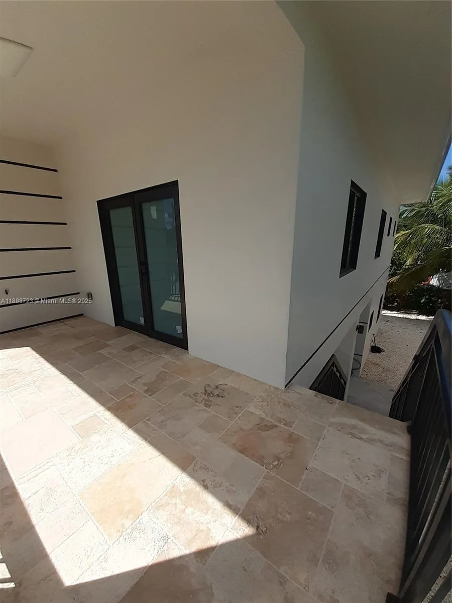23 Jenny Ln Key Largo, FL 33037