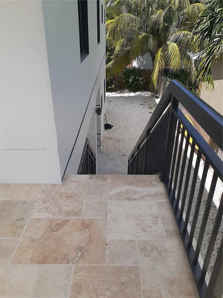 23 Jenny Ln Key Largo, FL 33037