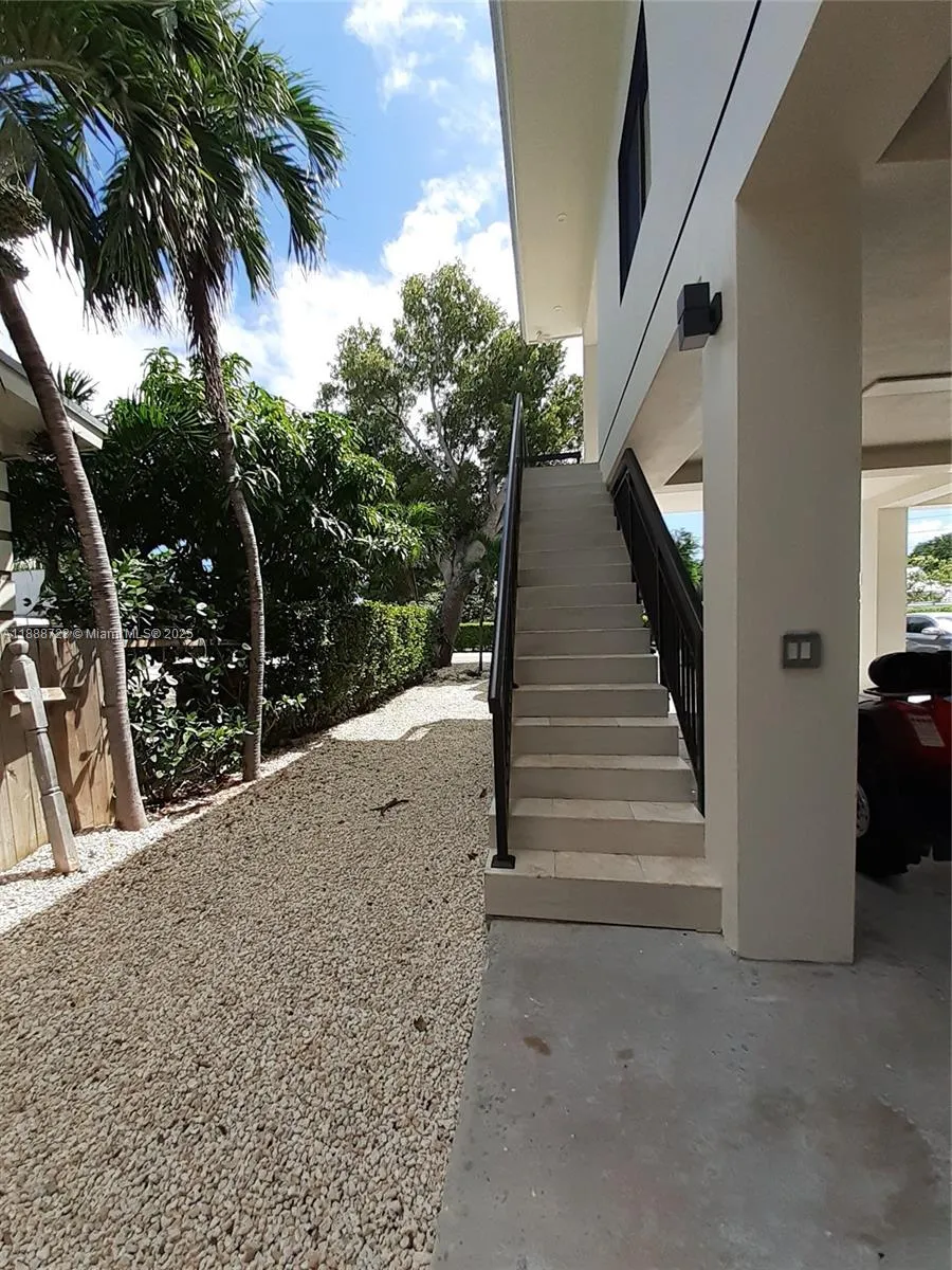 23 Jenny Ln Key Largo, FL 33037