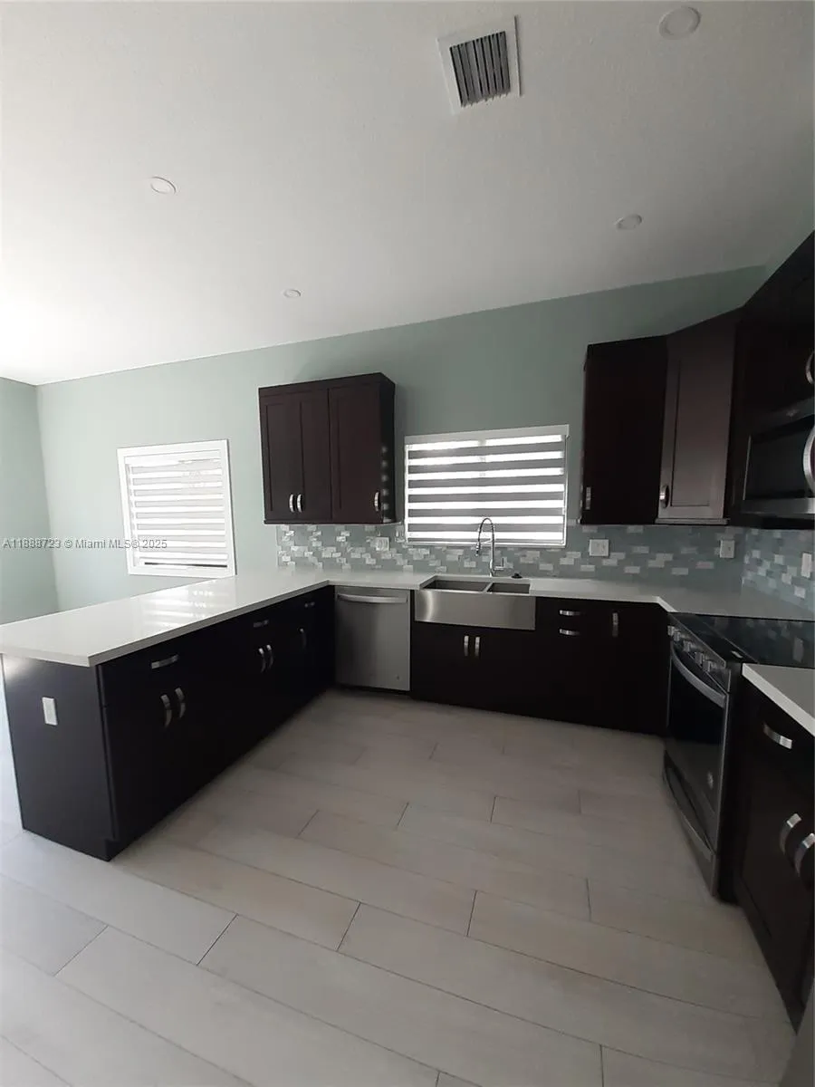23 Jenny Ln Key Largo, FL 33037