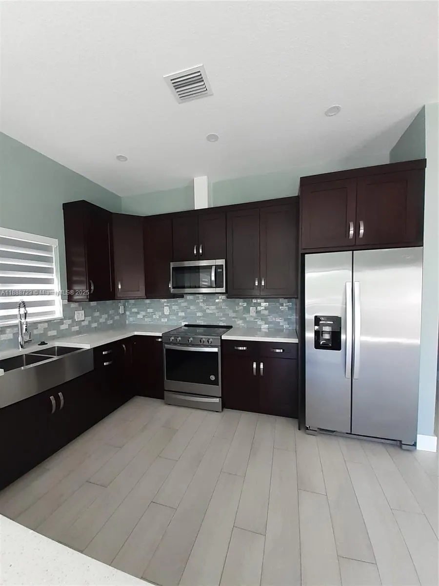 23 Jenny Ln Key Largo, FL 33037