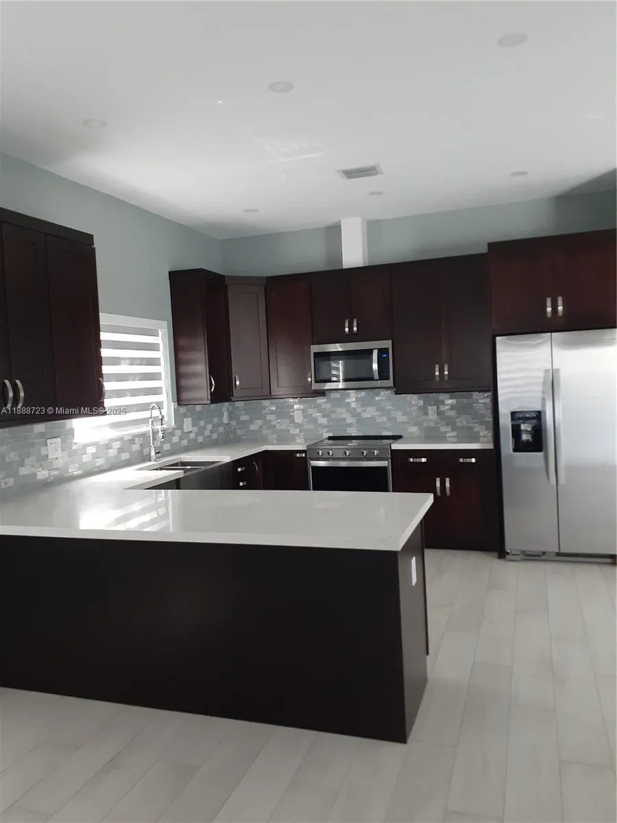 23 Jenny Ln Key Largo, FL 33037