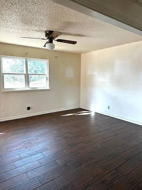 123 E McCaulley Avenue Bronte, TX 76933