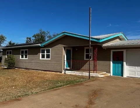 123 E McCaulley Avenue Bronte, TX 76933