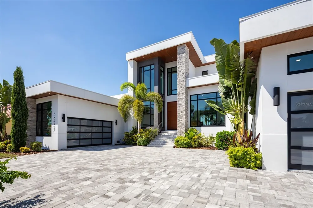 5237 61ST AVENUE S St Petersburg, FL 33715