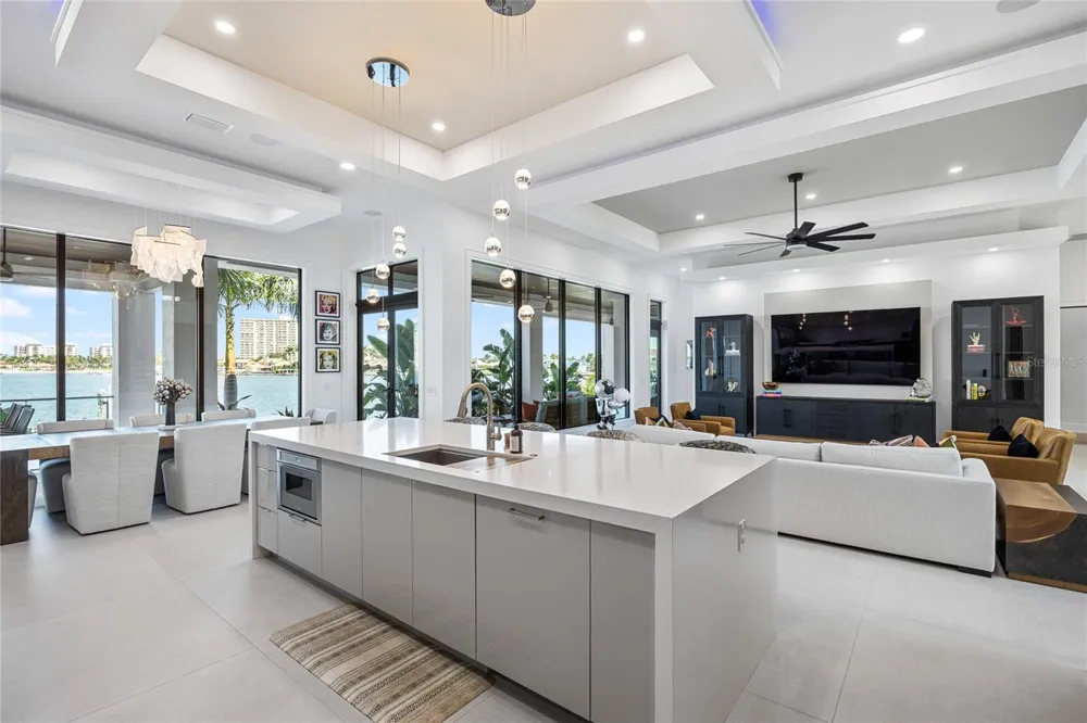 5237 61ST AVENUE S St Petersburg, FL 33715