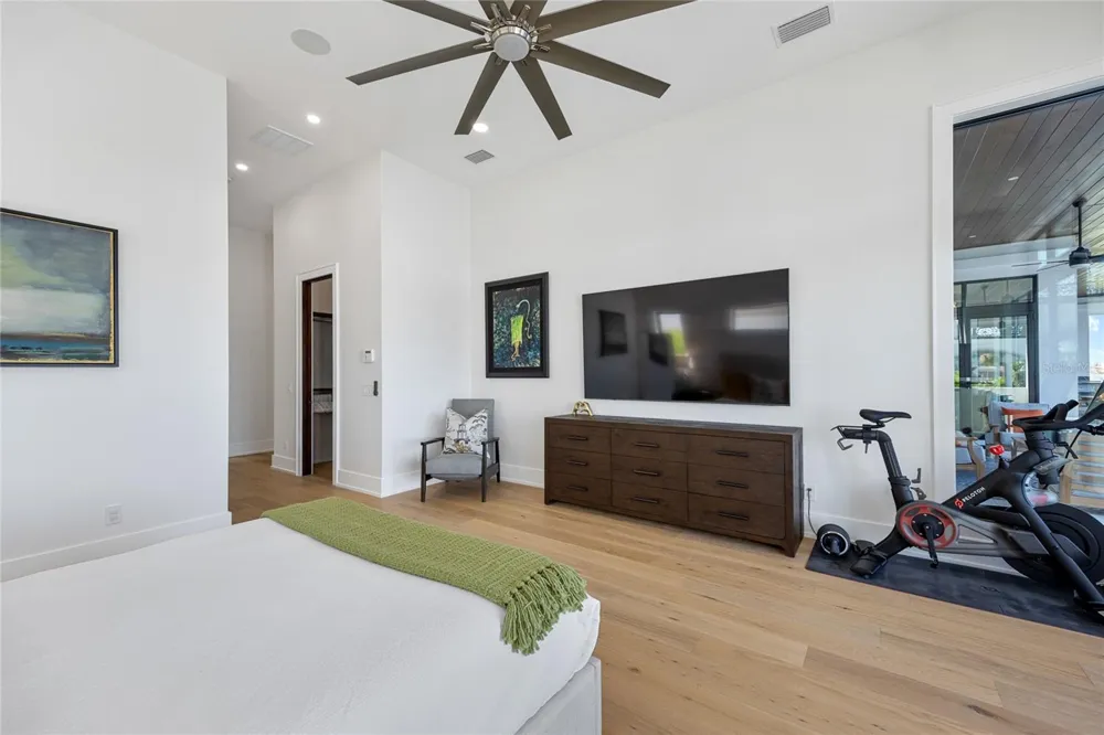 5237 61ST AVENUE S St Petersburg, FL 33715