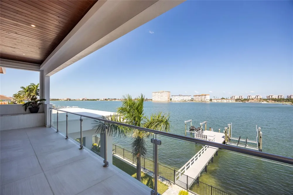 5237 61ST AVENUE S St Petersburg, FL 33715