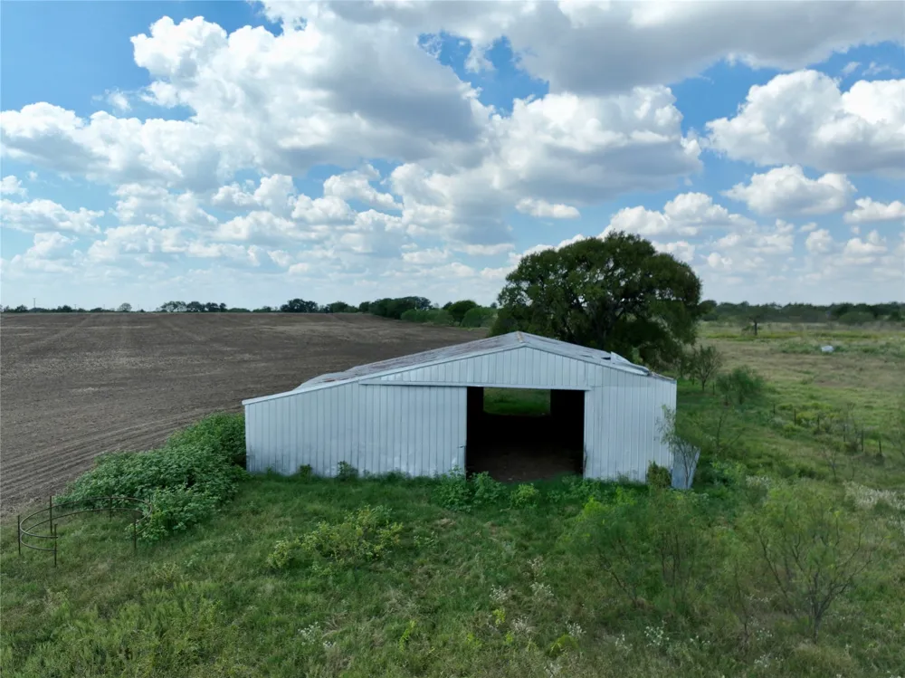 19149 Fm-744 Frost, TX 76641