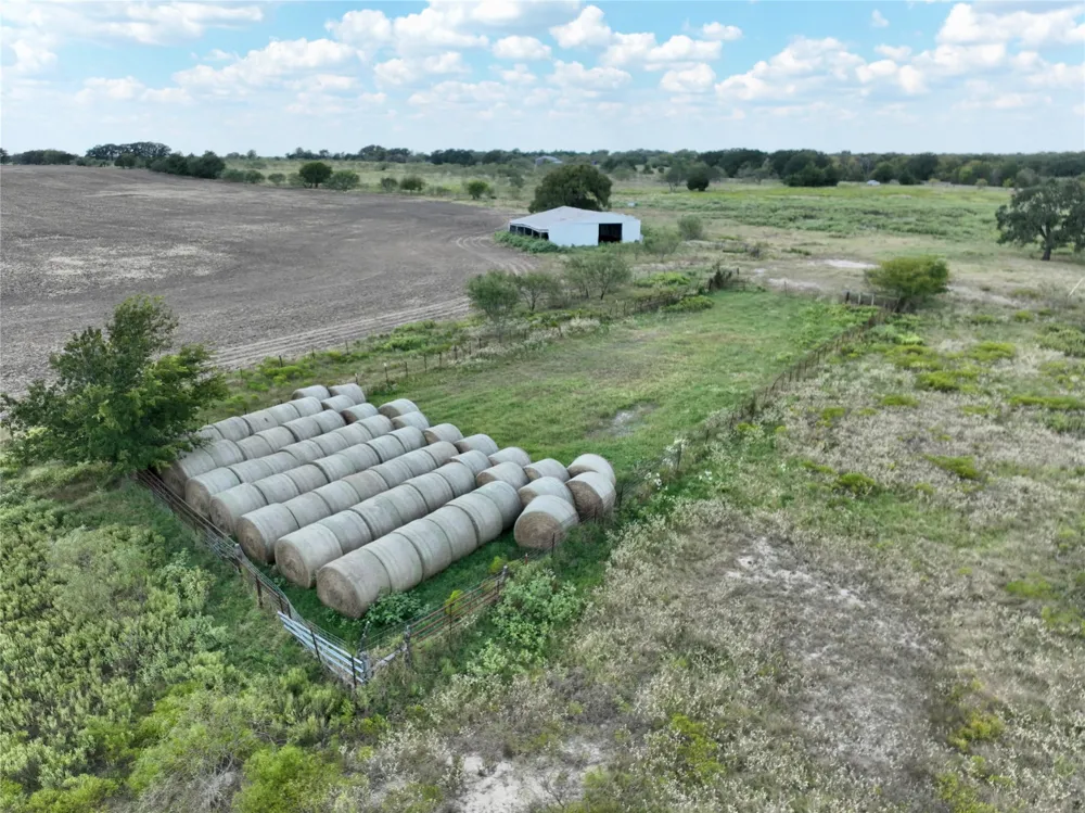 19149 Fm-744 Frost, TX 76641