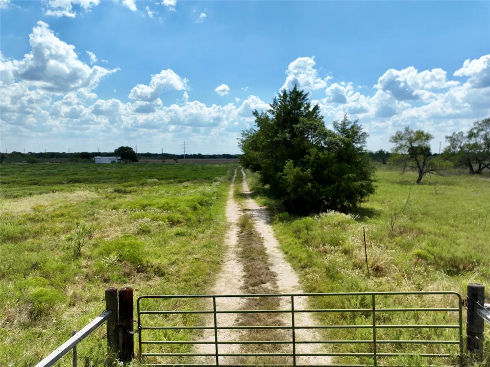 19149 Fm-744 Frost, TX 76641