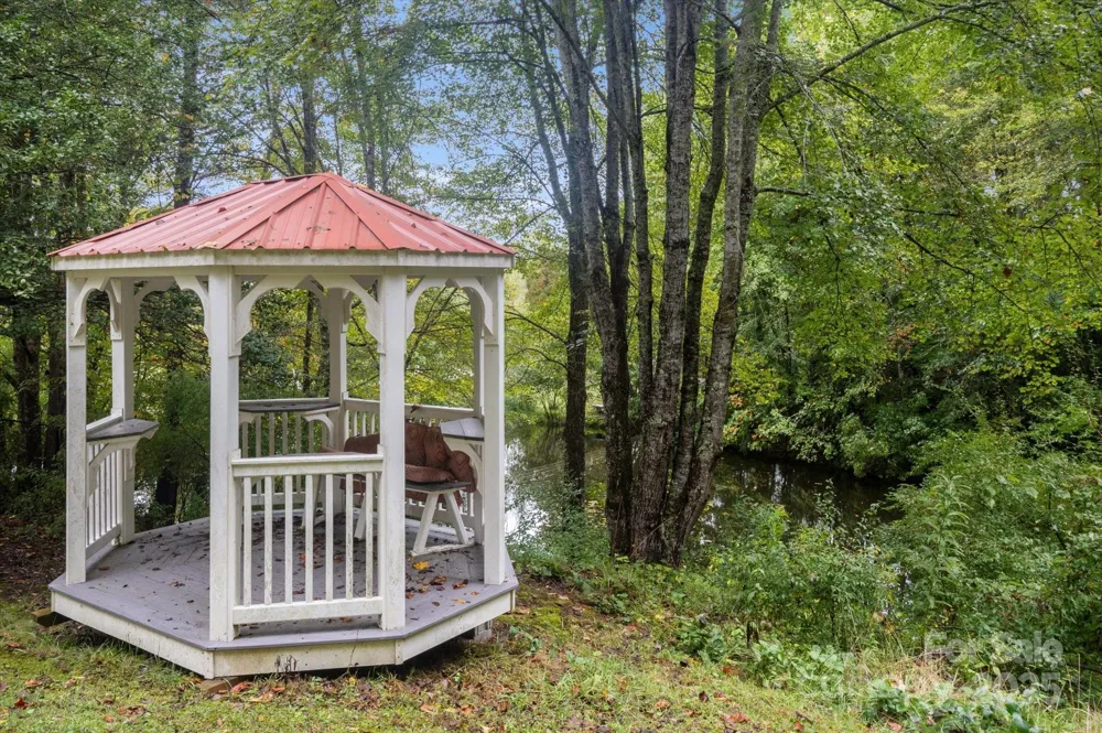 89 Quiet Pond Lane Pisgah Forest, NC 28768