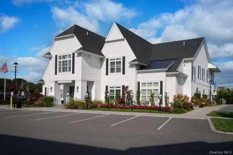 5 Sutton Court #5