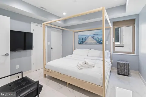 5311 ATLANTIC AVENUE #304