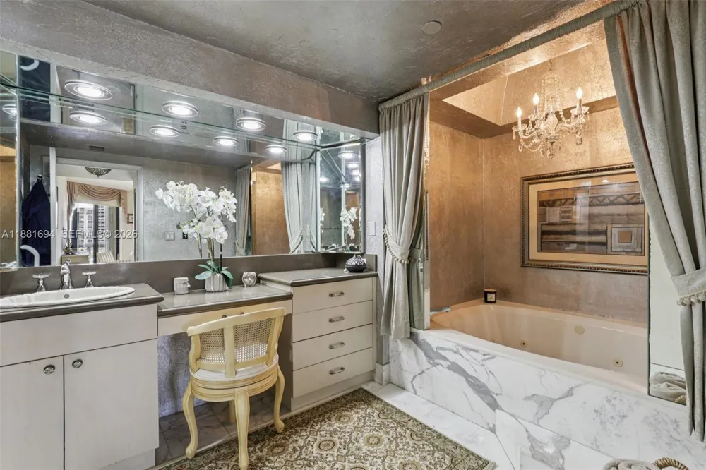 20191 E Country Club Dr #1102 Aventura, FL 33180