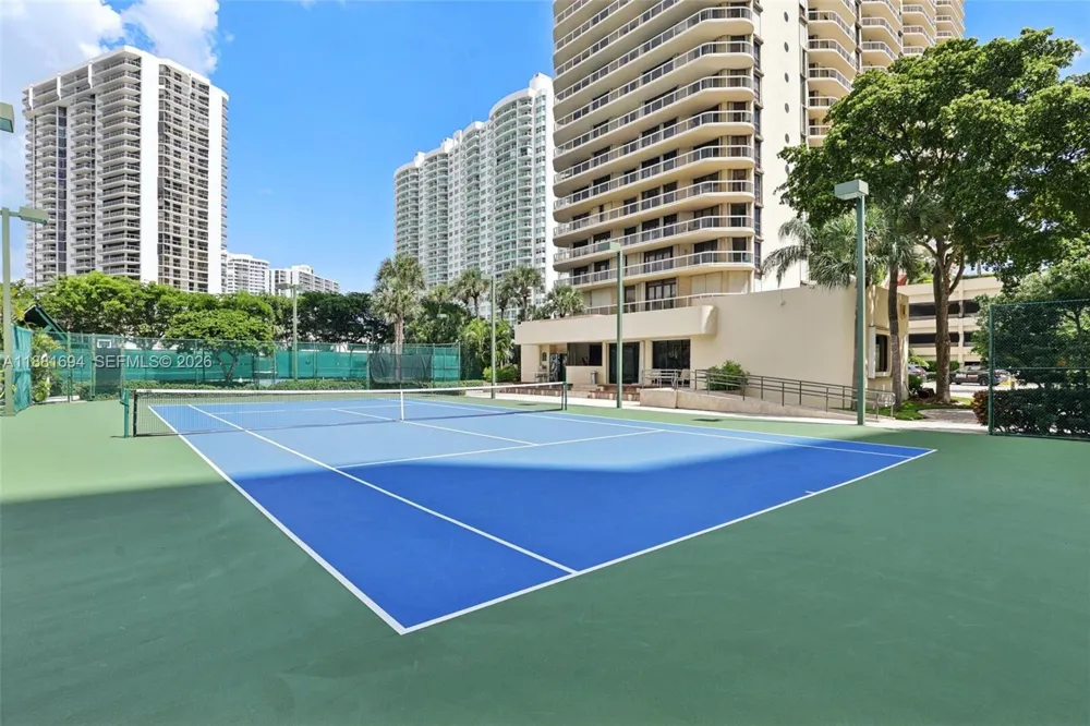 20191 E Country Club Dr #1102 Aventura, FL 33180