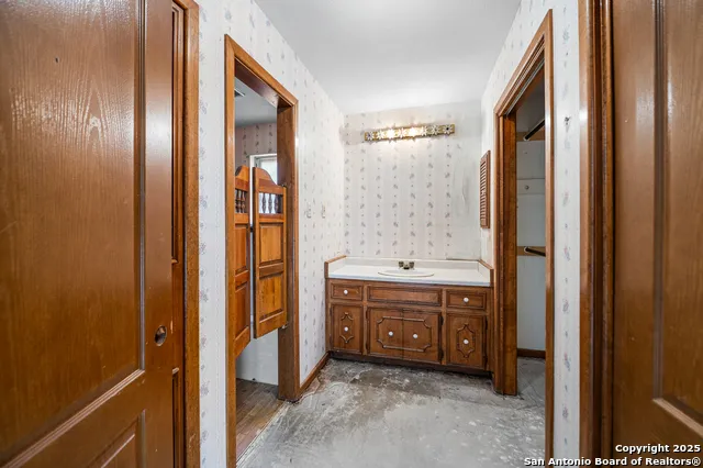 0 Fm 2200 Devine, TX 78016