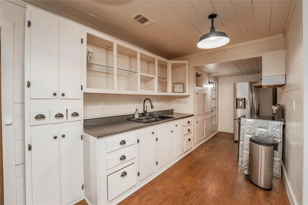 5939 Round Top Road Round Top, TX 78954