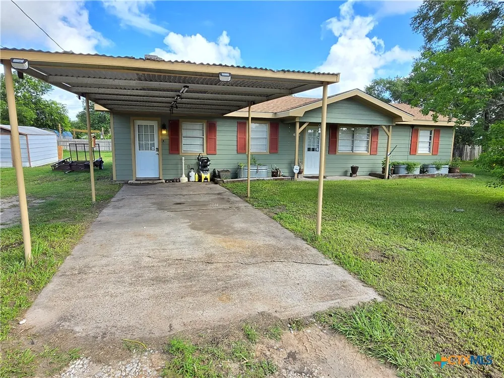 610 E Division Street Edna, TX 77957