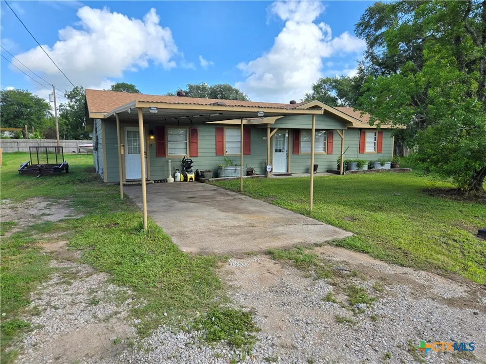 610 E Division Street Edna, TX 77957