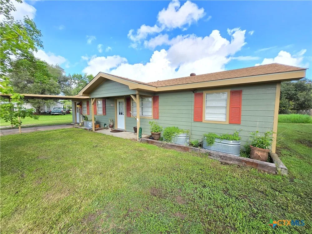 610 E Division Street Edna, TX 77957