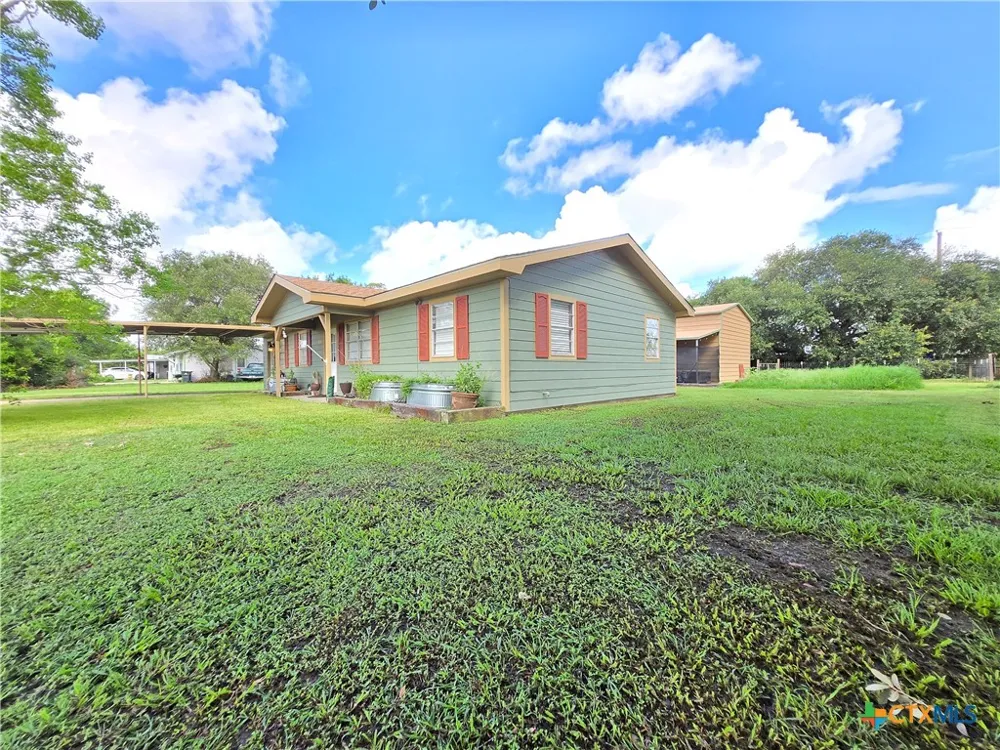 610 E Division Street Edna, TX 77957
