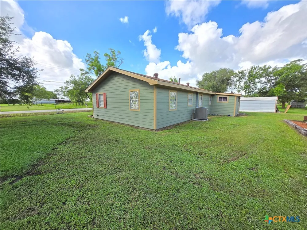 610 E Division Street Edna, TX 77957
