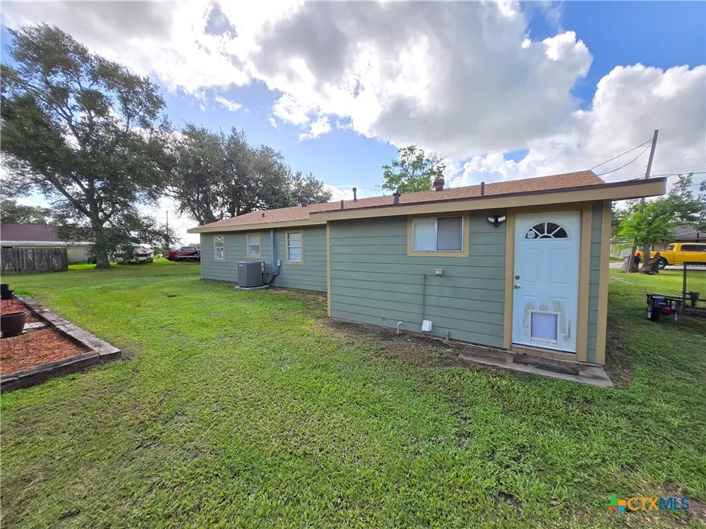 610 E Division Street Edna, TX 77957