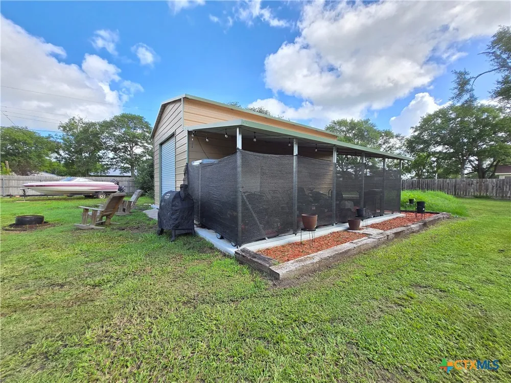 610 E Division Street Edna, TX 77957