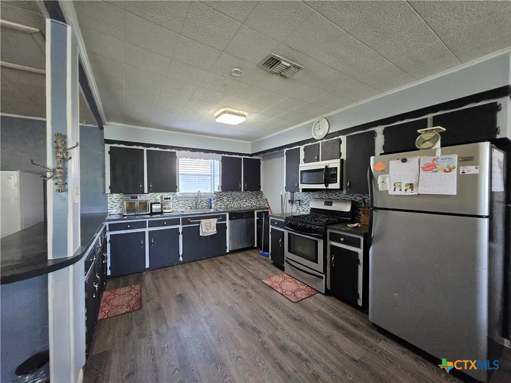 610 E Division Street Edna, TX 77957
