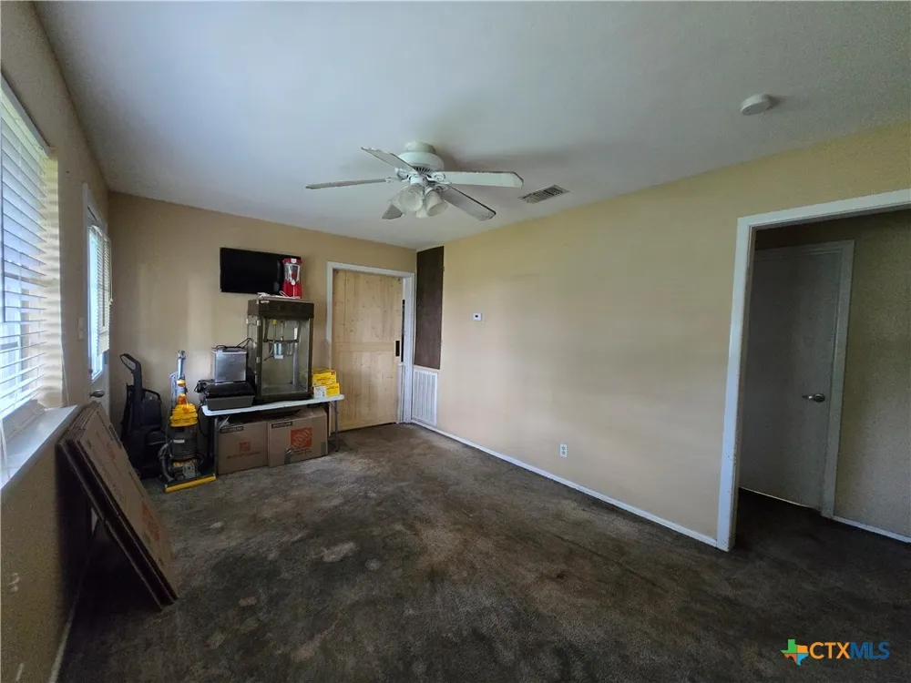 610 E Division Street Edna, TX 77957
