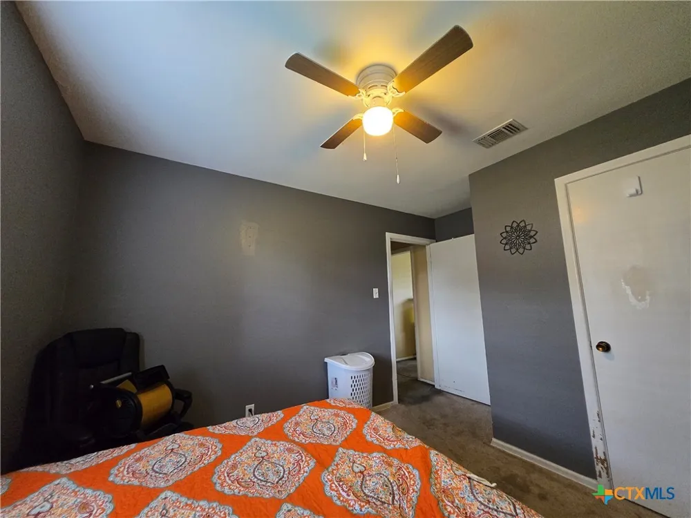 610 E Division Street Edna, TX 77957